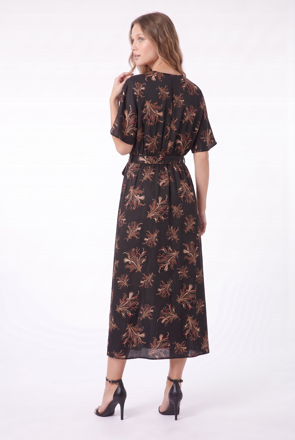 model_back_full_body_1790987541114.jpeg