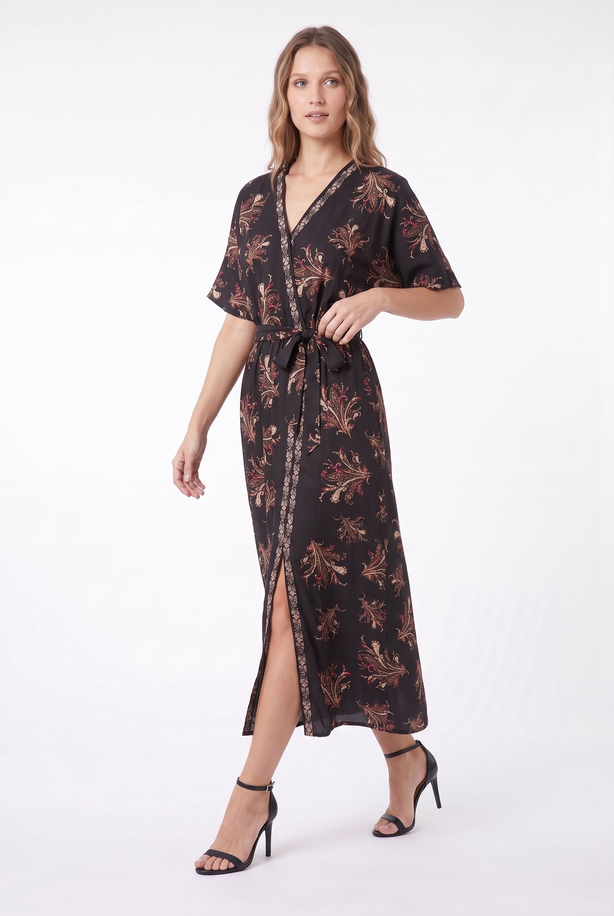 model_front_lifestyle_1790985773365.jpeg